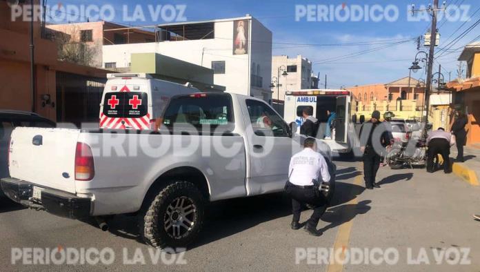 Jinete se estampa contra camioneta
