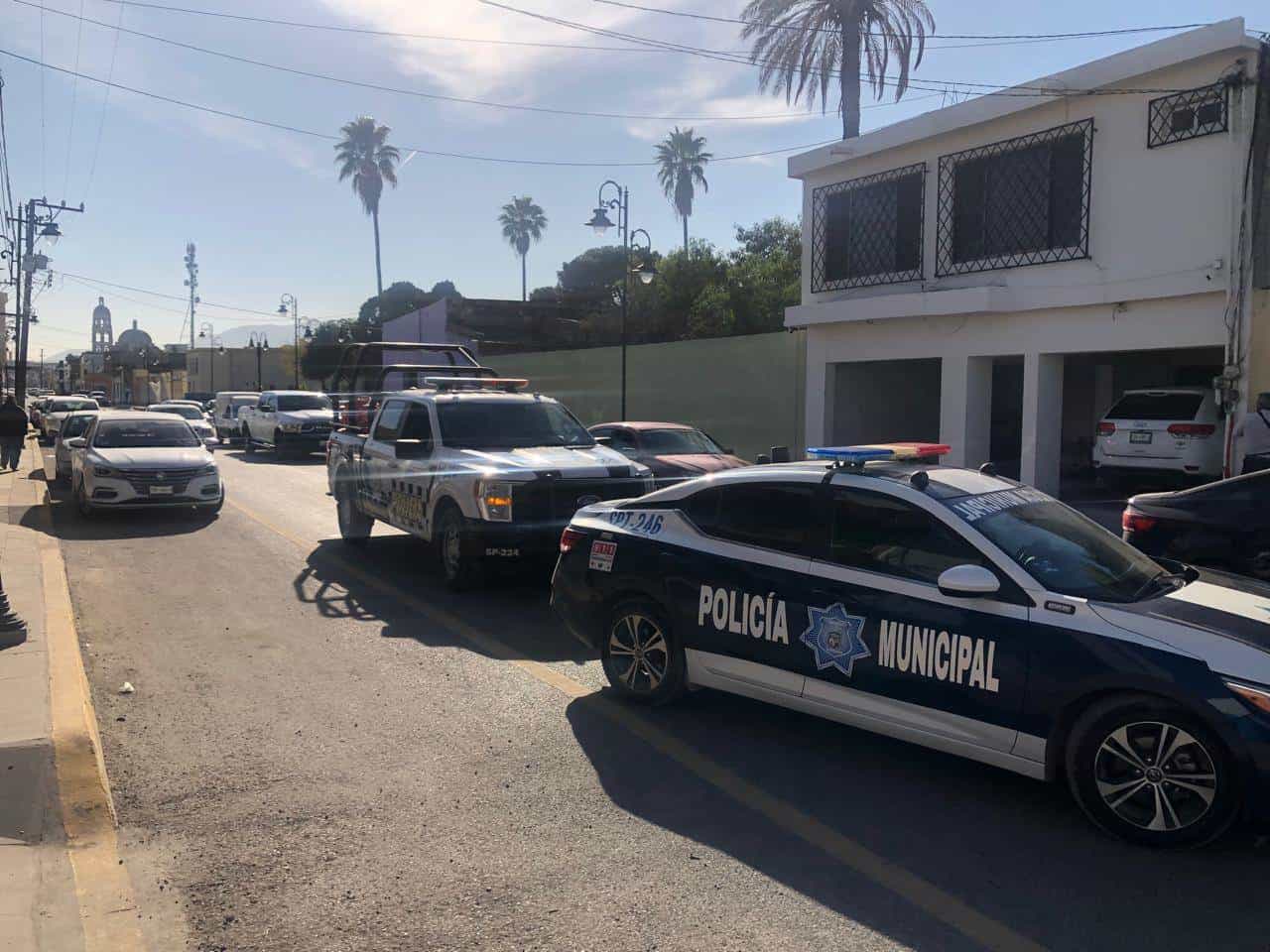 Jinete se estampa contra camioneta