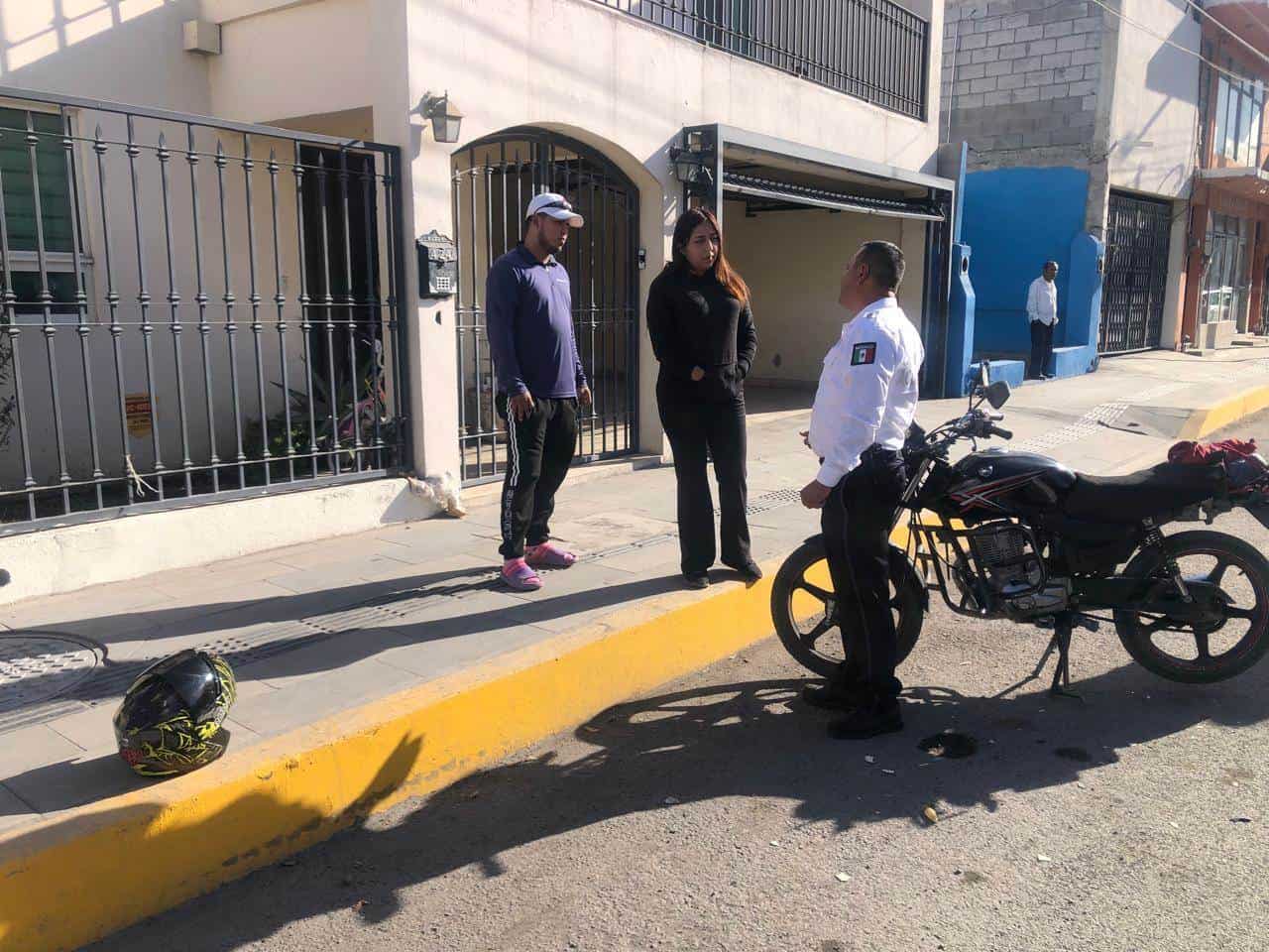Jinete se estampa contra camioneta