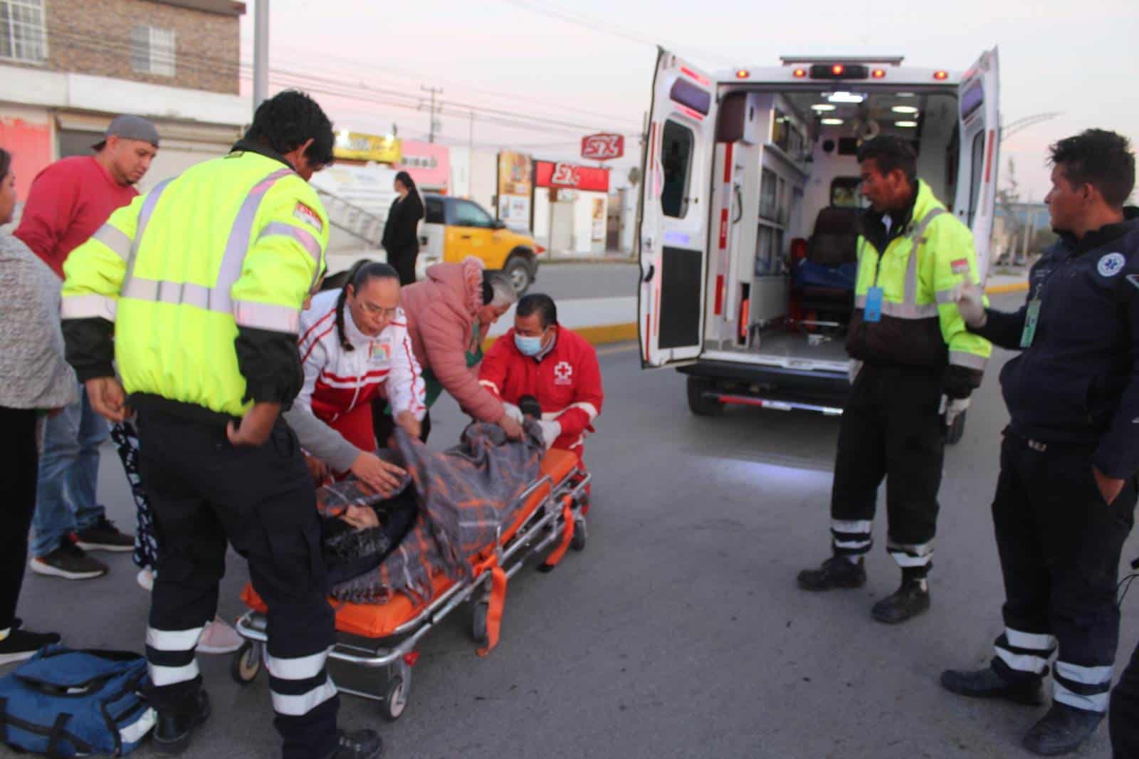 Joven ingresa al hospital tras accidente vial