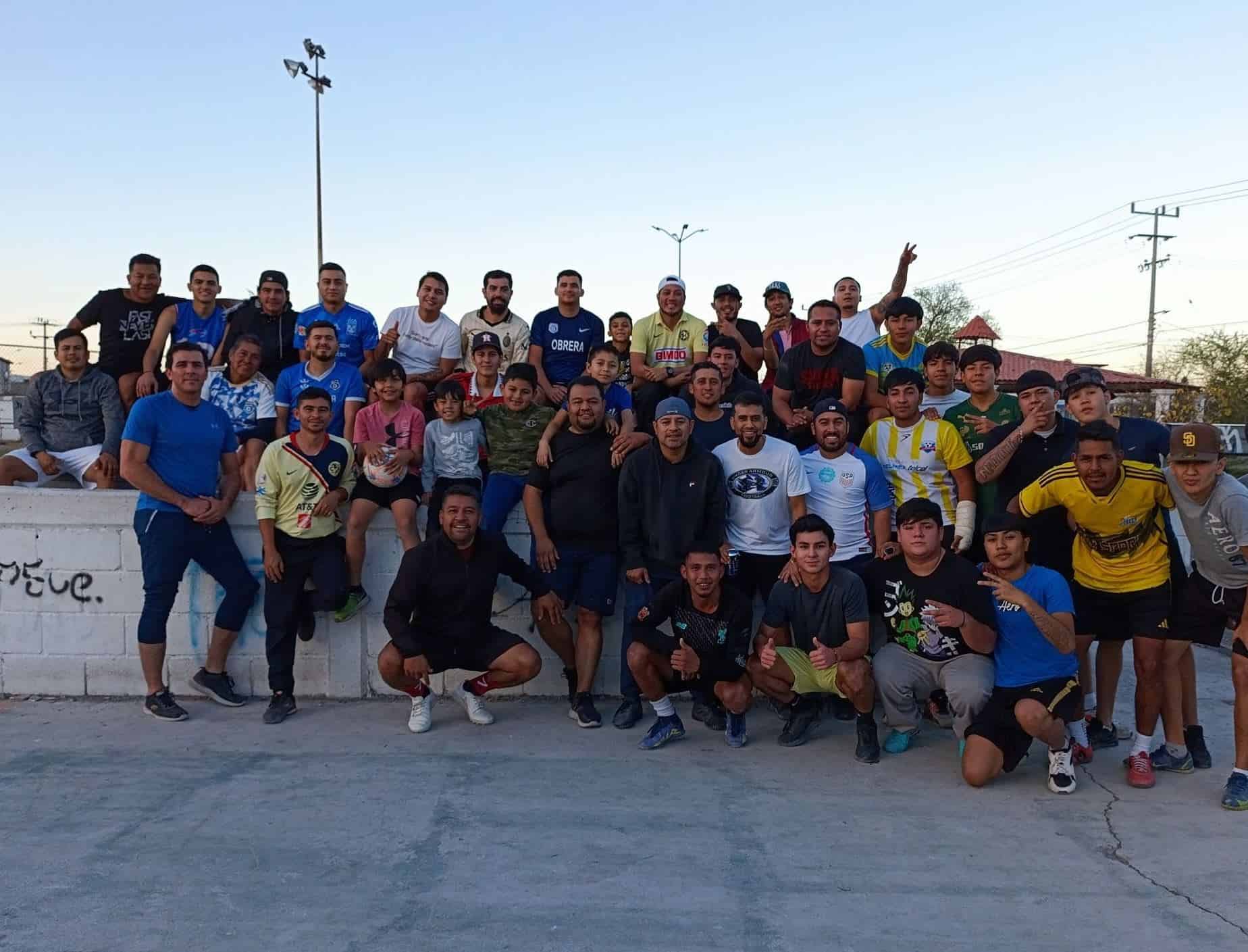 Futbolistas de la colonia Obrera despidieron el 2024 con la tradicional reta de fin de año.