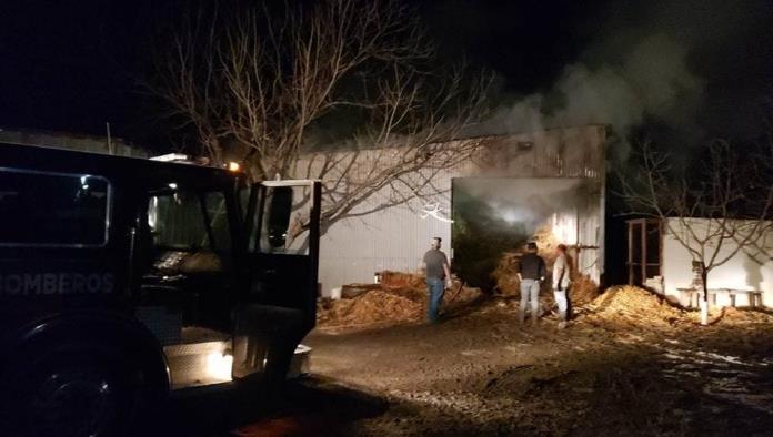 Incendio consume 1,000 pacas en Rancho Las Margaritas