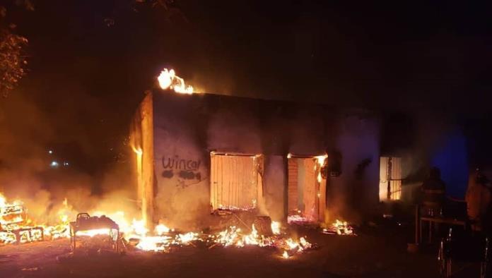 Incendio consume vivienda en Allende; familia pierde pertenencias