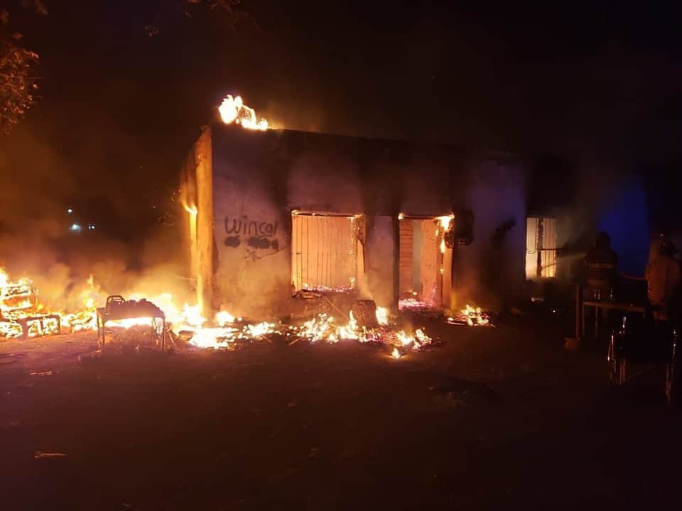 Incendio consume vivienda en Allende; familia pierde pertenencias