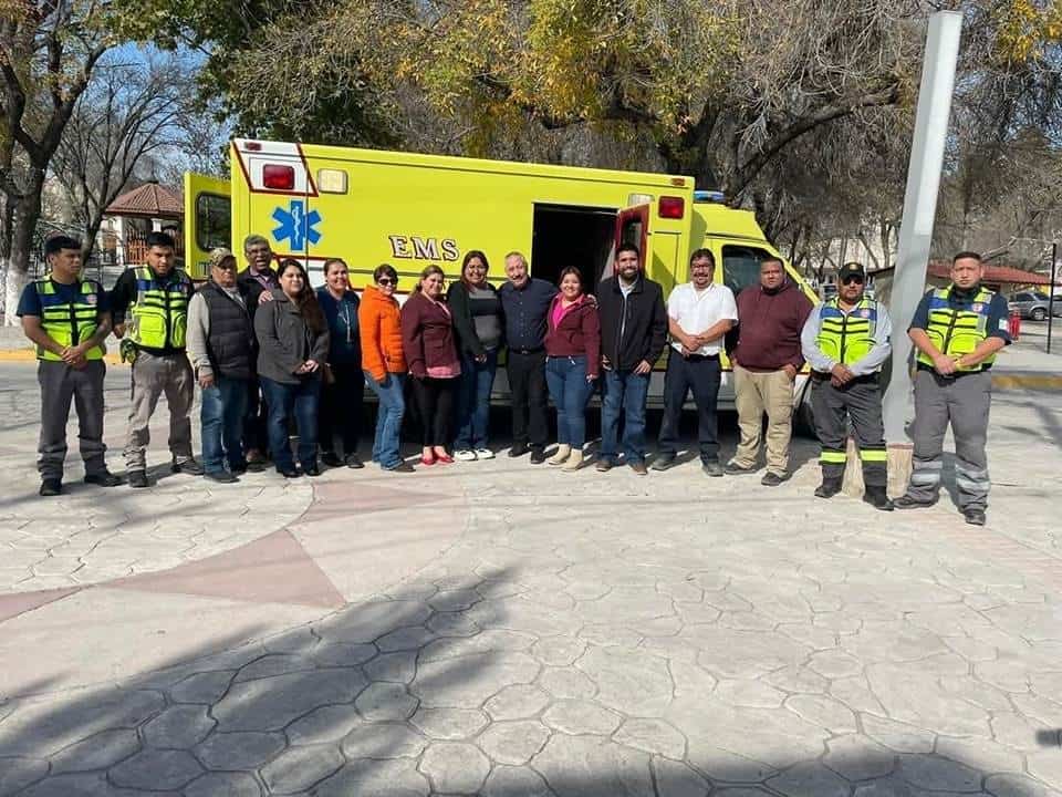 Entrega alcalde ambulancia a Protección Civil y Bomberos de Zaragoza