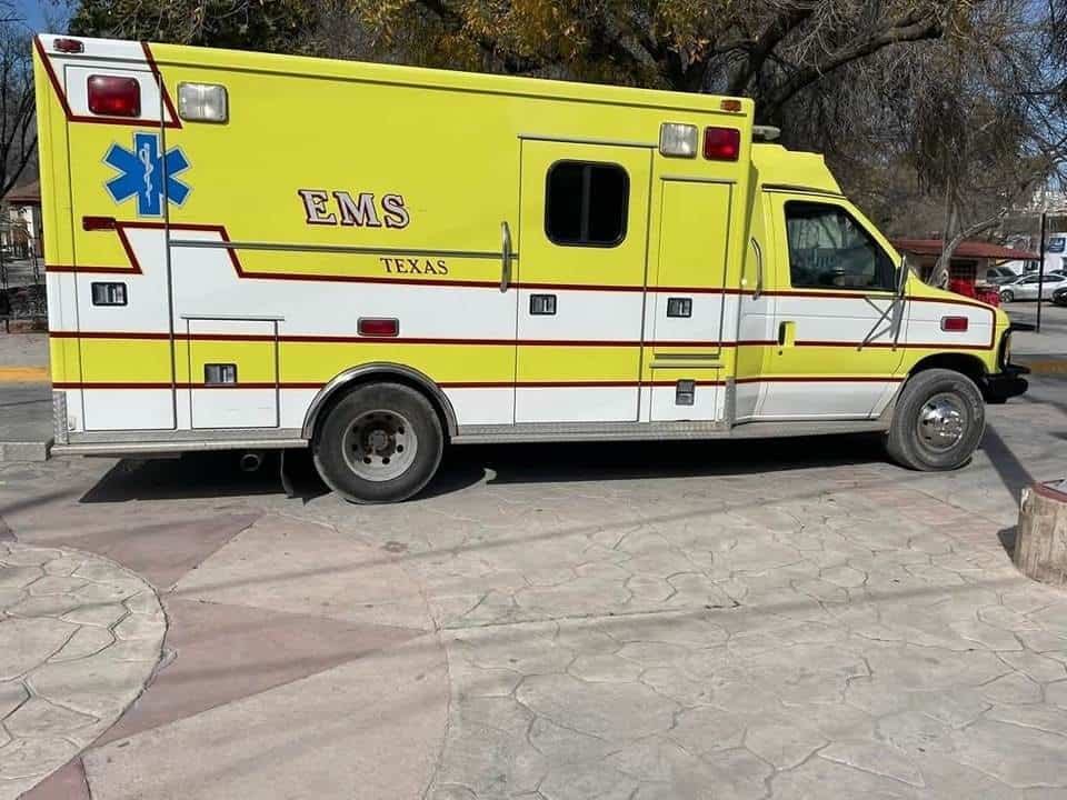 Entrega alcalde ambulancia a Protección Civil y Bomberos de Zaragoza