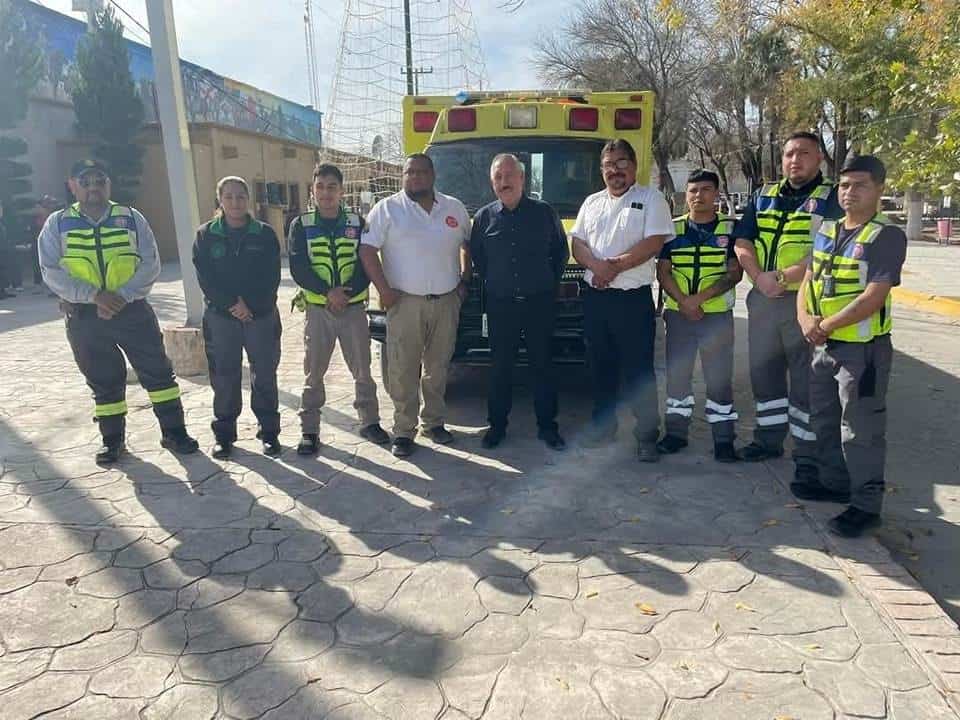 Entrega alcalde ambulancia a Protección Civil y Bomberos de Zaragoza