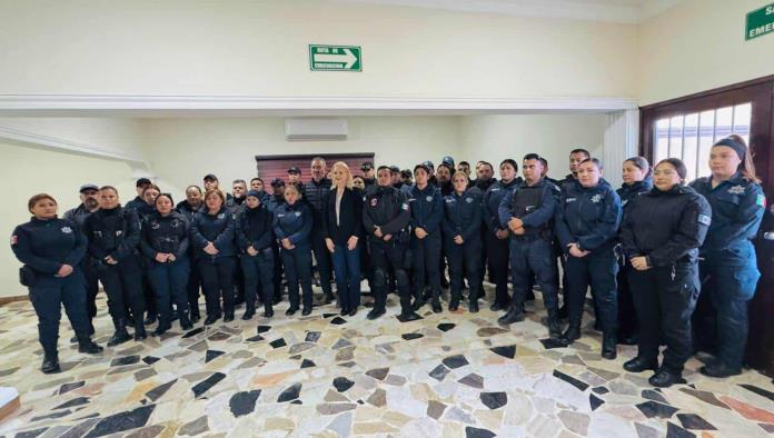 Reconoce Laura labor de policías en su día