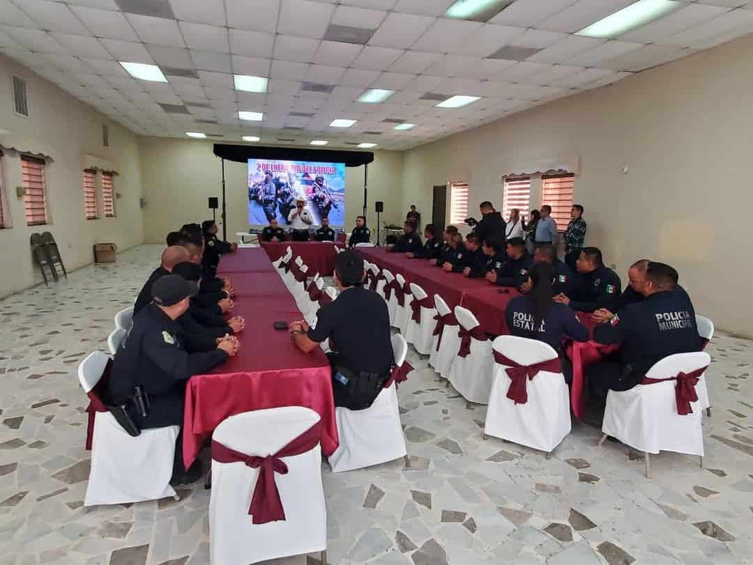 Alcalde Iván Ochoa celebra el Día del Policía con entrega de uniformes tácticos en Nava