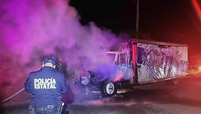 Camión de la empresa Tecate se incendia en la carretera Acuña-Zaragoza