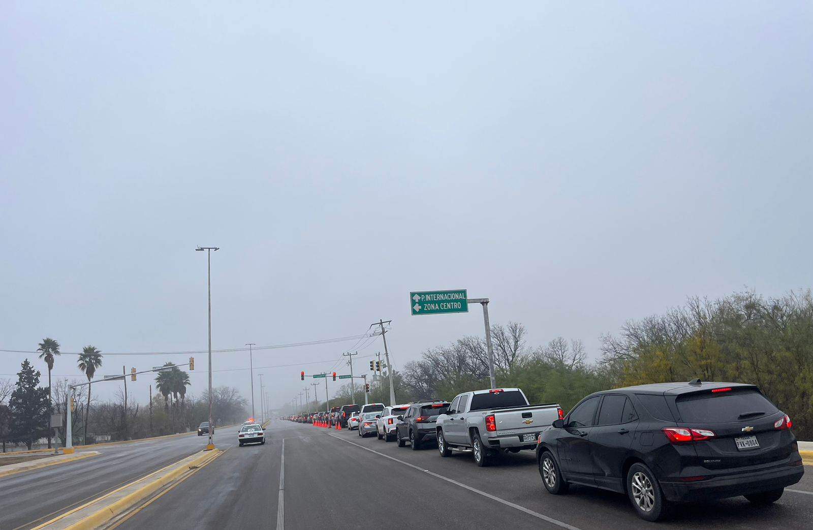 Regreso de paisanos causa largas filas en el puente internacional Acuña-Del Río