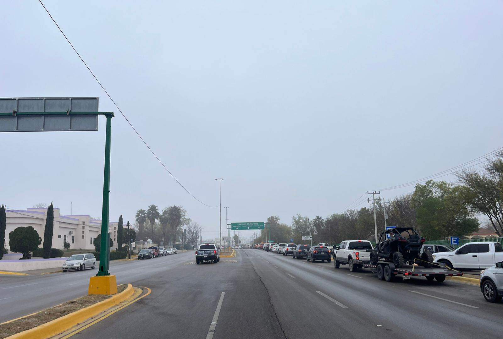 Regreso de paisanos causa largas filas en el puente internacional Acuña-Del Río