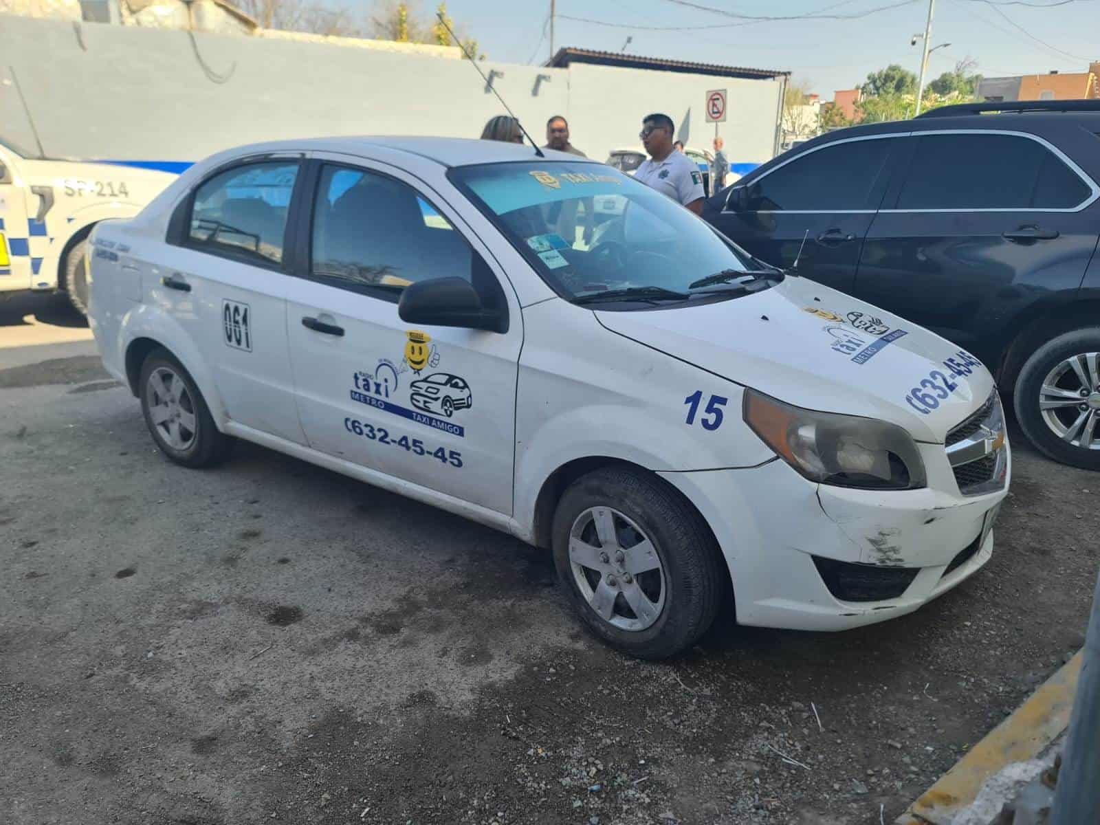 Choca a colega en gasolinera