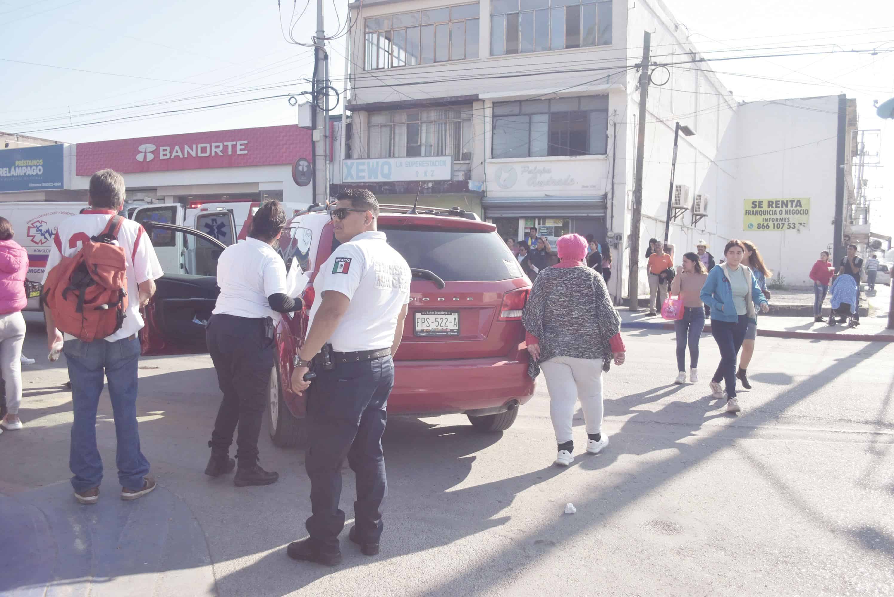 Atropella abuelita a mujer en el Centro