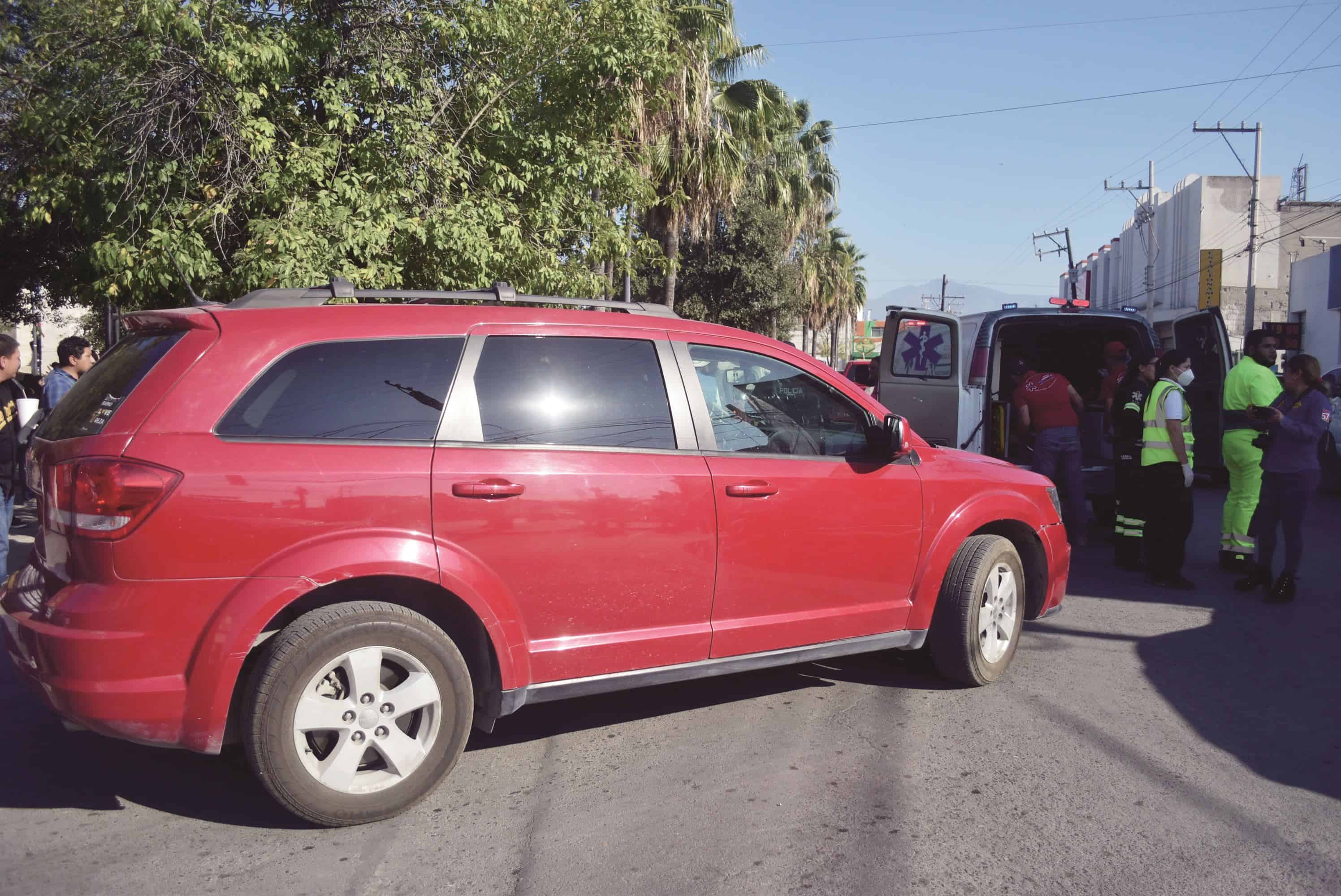 Atropella abuelita a mujer en el Centro