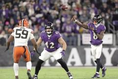 Baltimore lidera su división tras aplastar a Cleveland