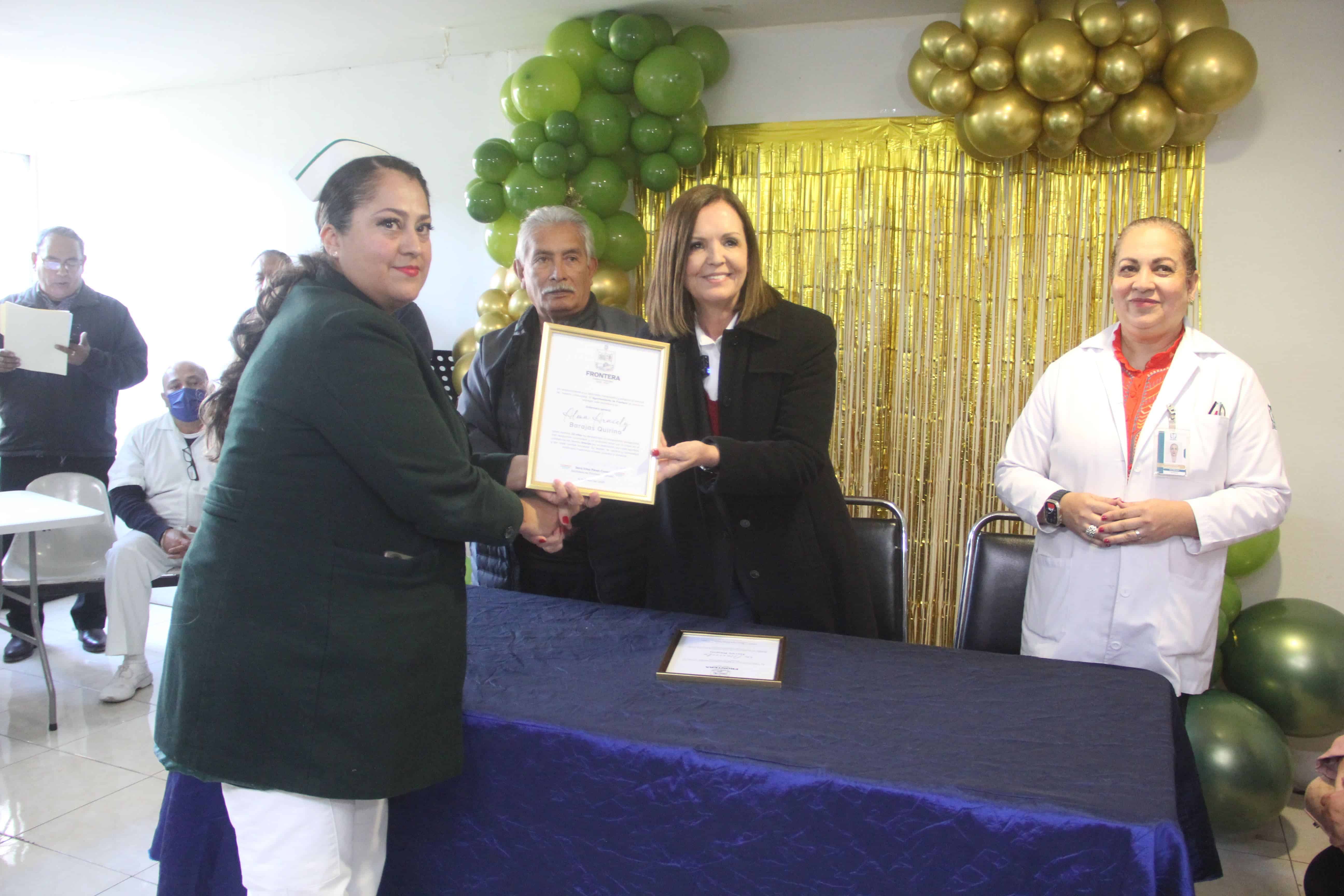 La alcaldesa Sara Irma Pérez Cantú reconoció la labor de las enfermeras en su día.