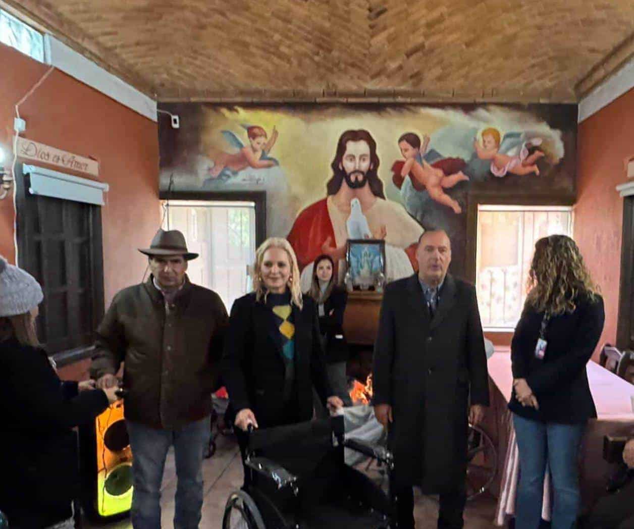 En sinergia Club Rotario y alcaldesa apoyan a abuelitos