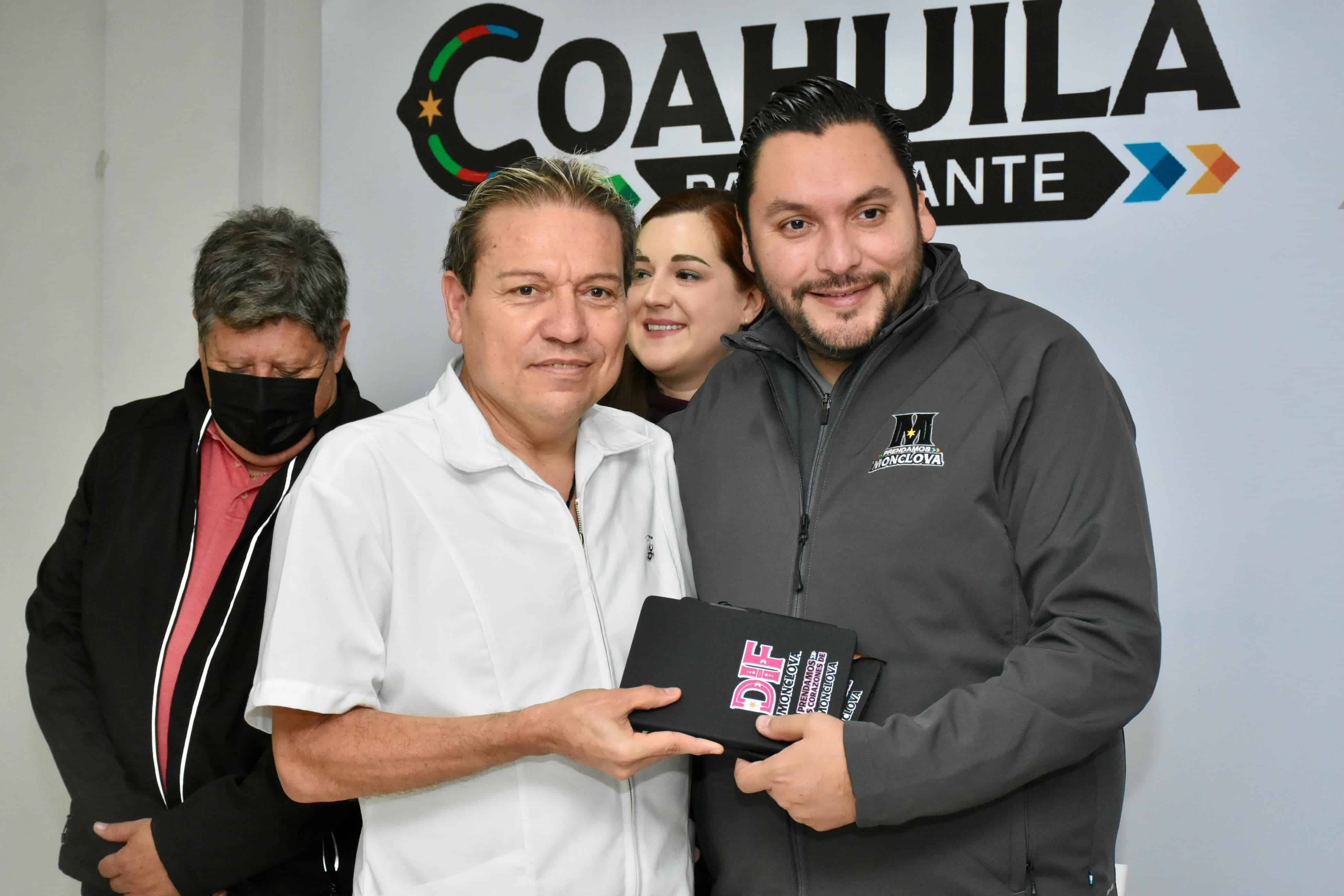 El Presidente Municipal reconoció la labor de enfermeras y enfermeros en su día.