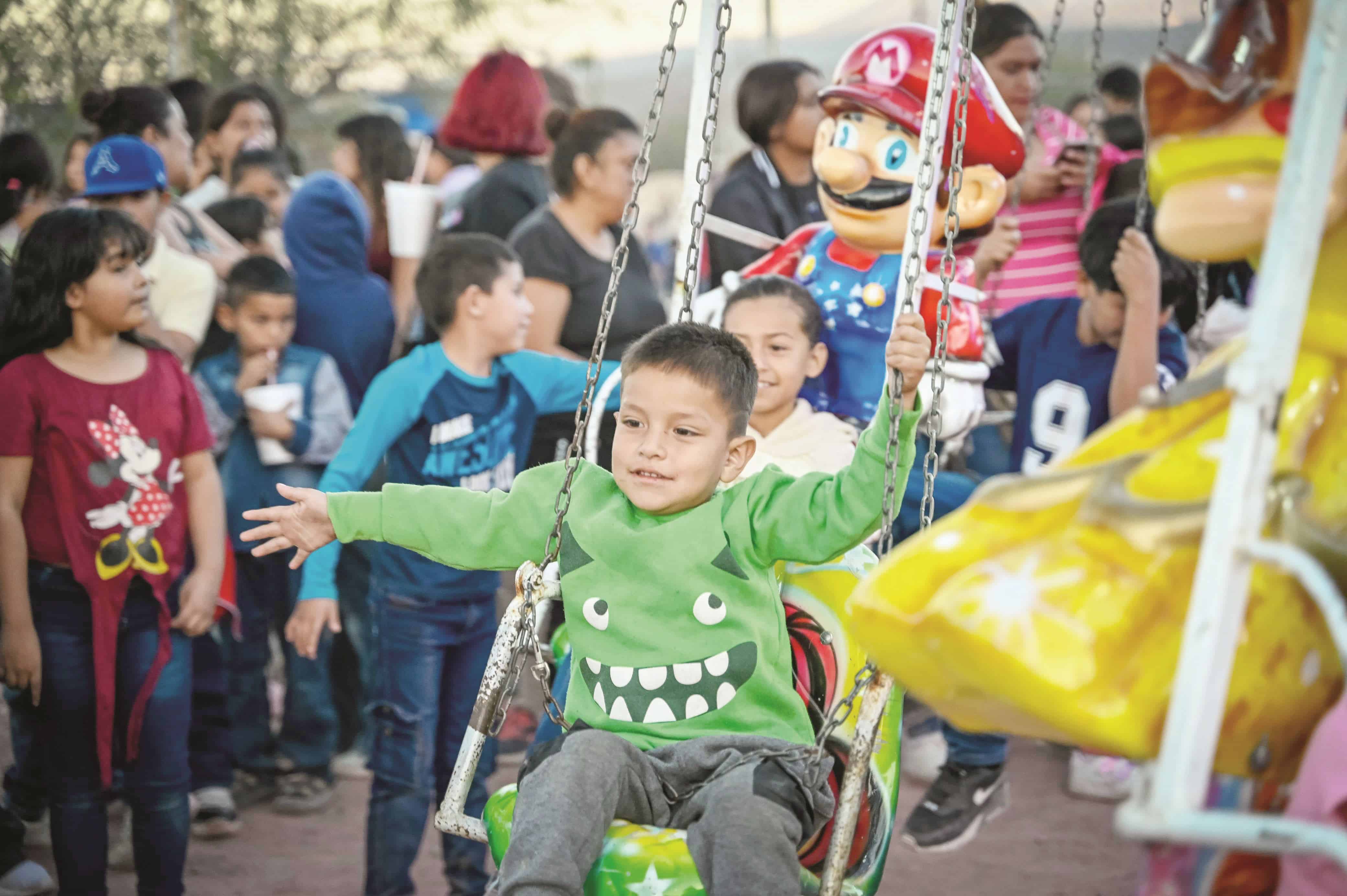 Cortan rosca de reyes en Colinas de Santiago