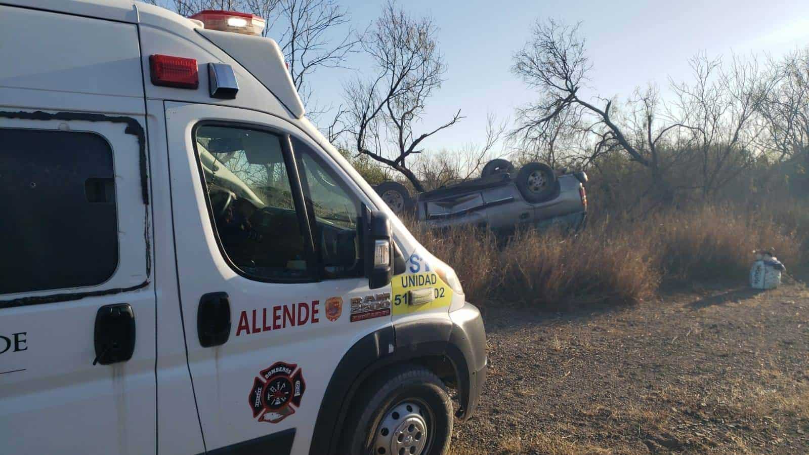 Se registra volcadura en la carretera Allende-Nva Rosita