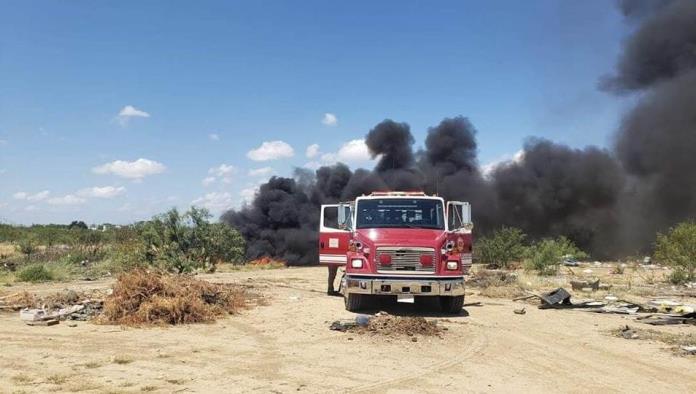 Sofocan incendios en basureros clandestinos