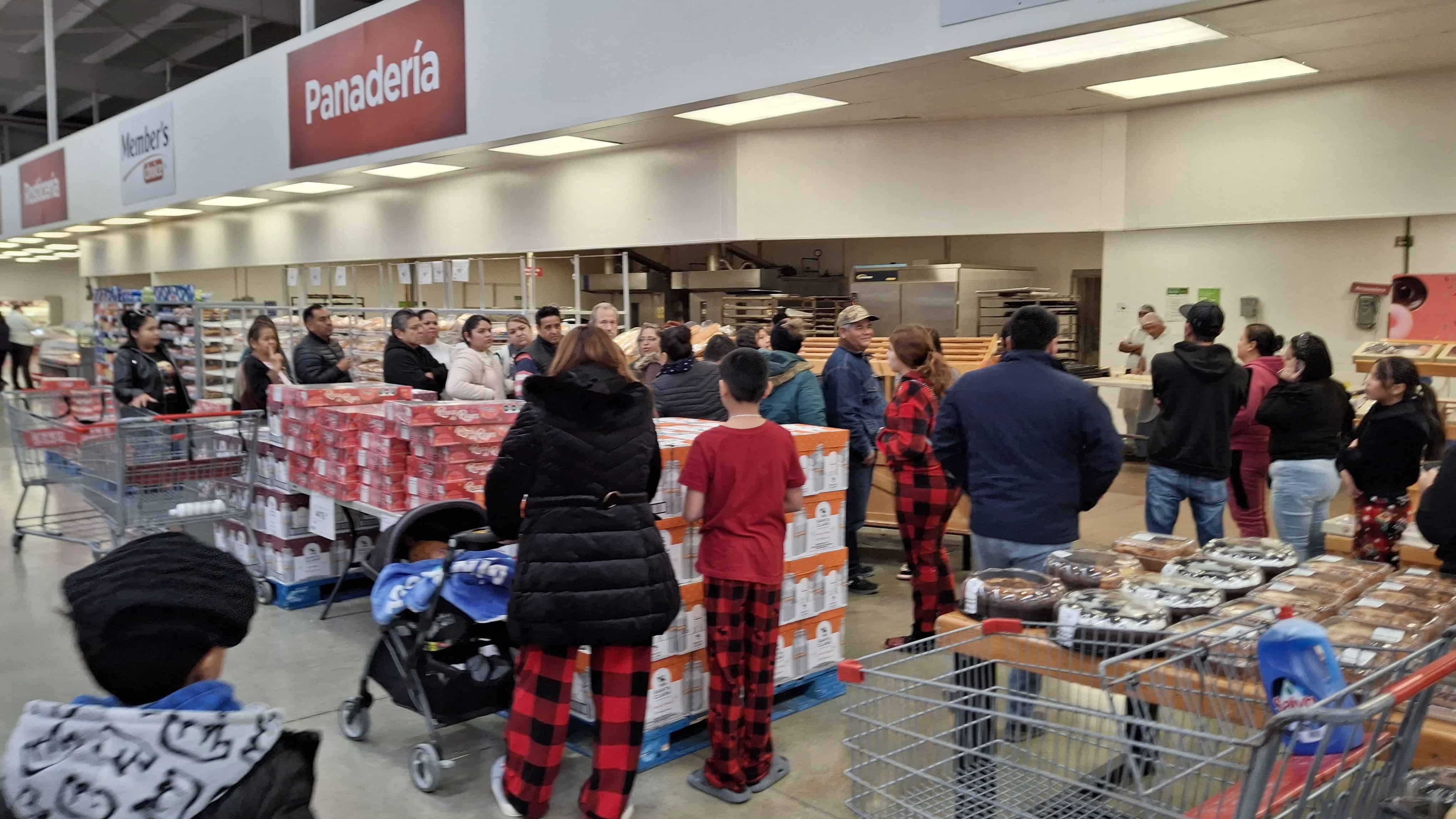Esperan hasta 3 horas por Rosca de Reyes Gourmet