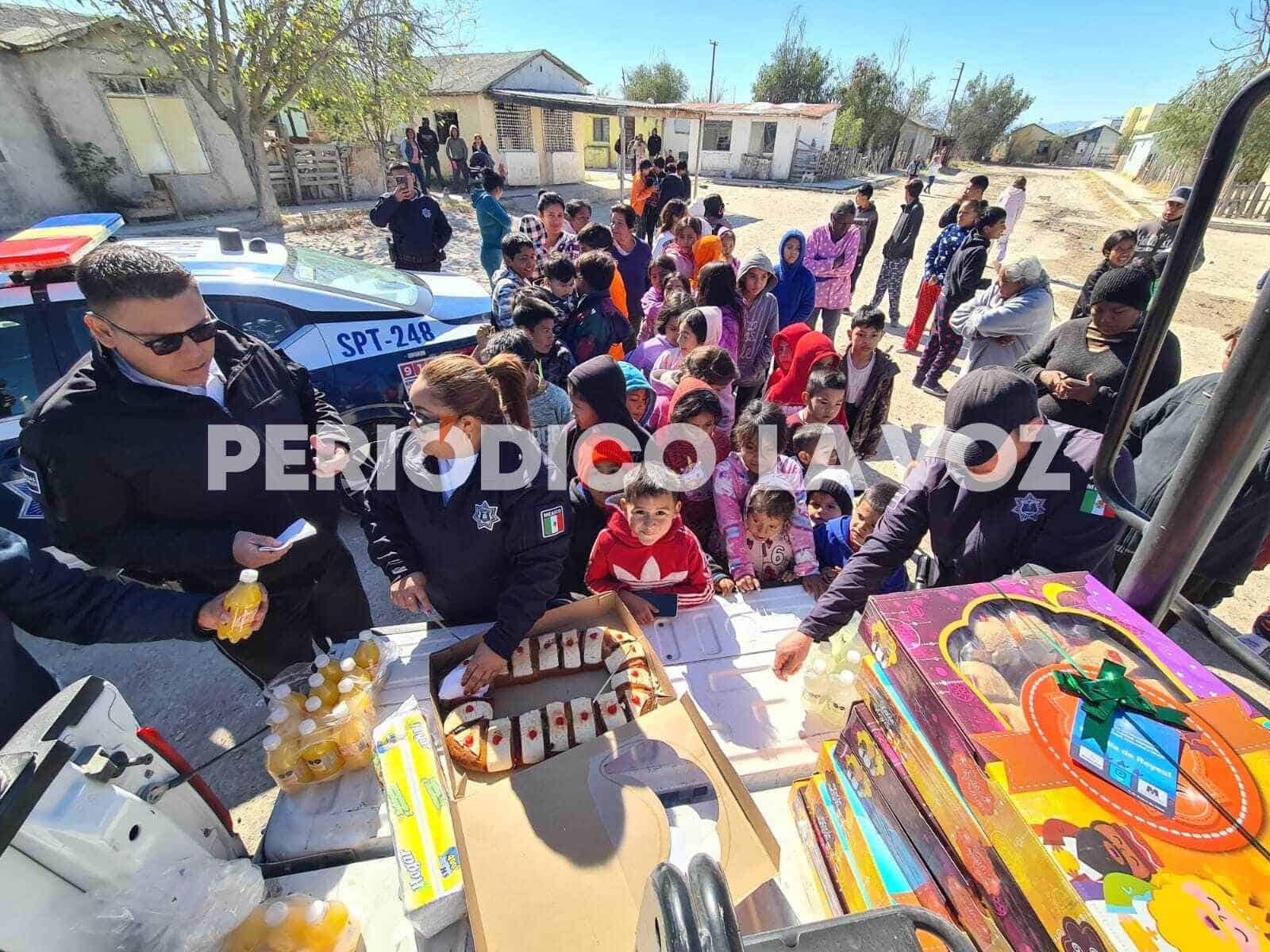 Festejan policías día de Reyes en hospitales y Las Moritas