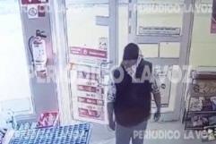 Asalta pistolero tienda en Los Lirios