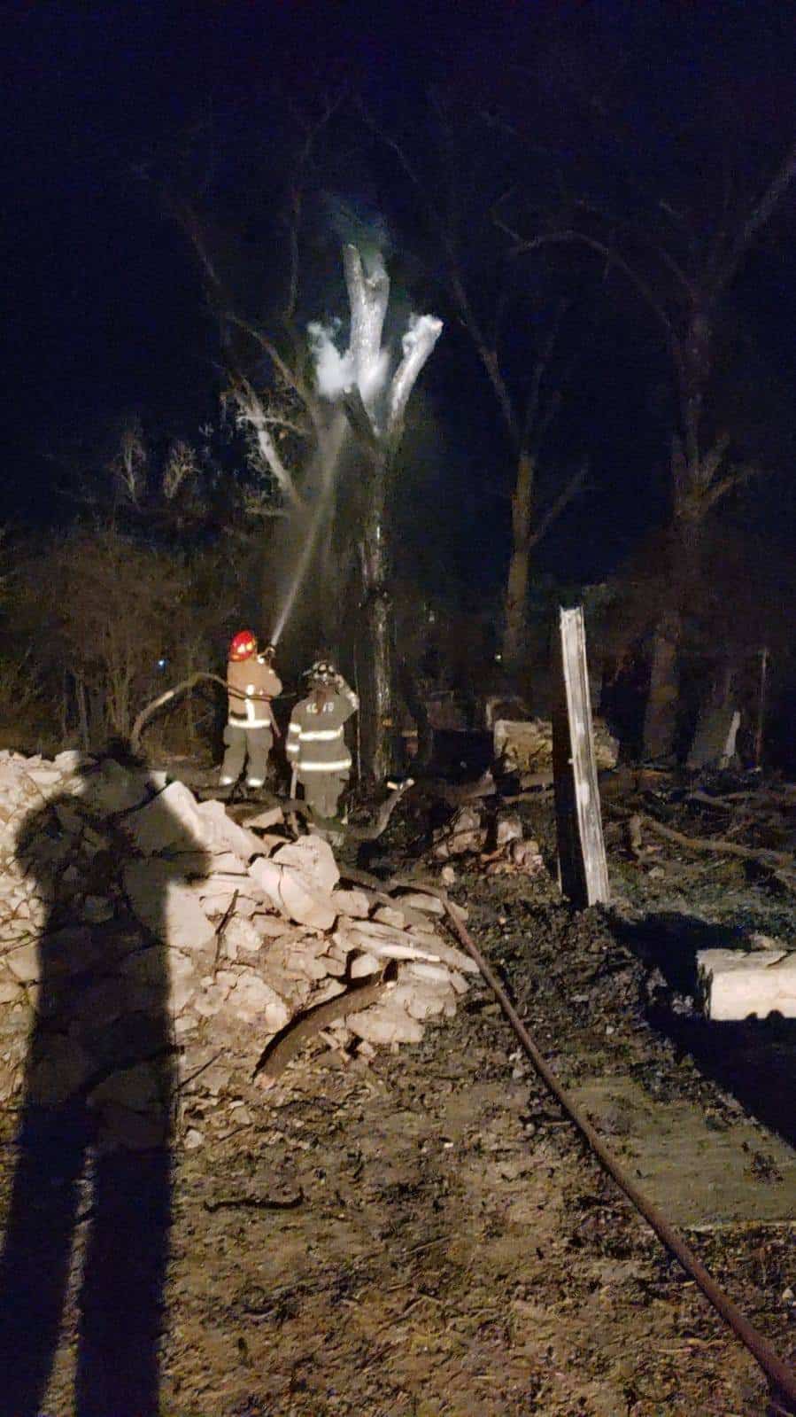 Combaten bomberos múltiples incendios en Allende