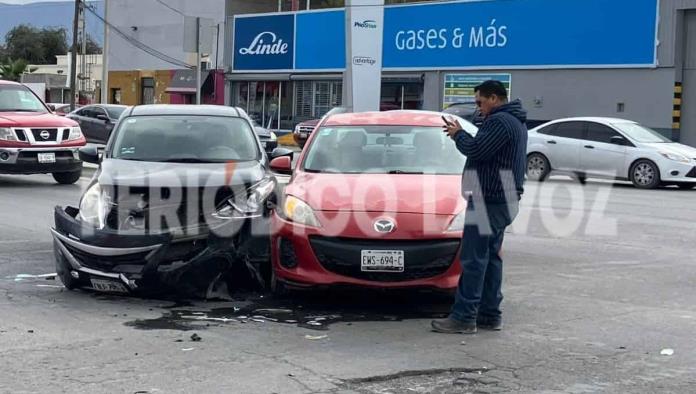 Se hace ´alcancía´ por pasarse luz roja