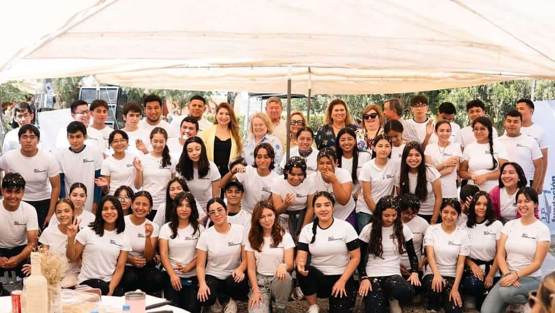 Becarios de la Fundación Montemayor Seguy participan en el maratón cultural.
