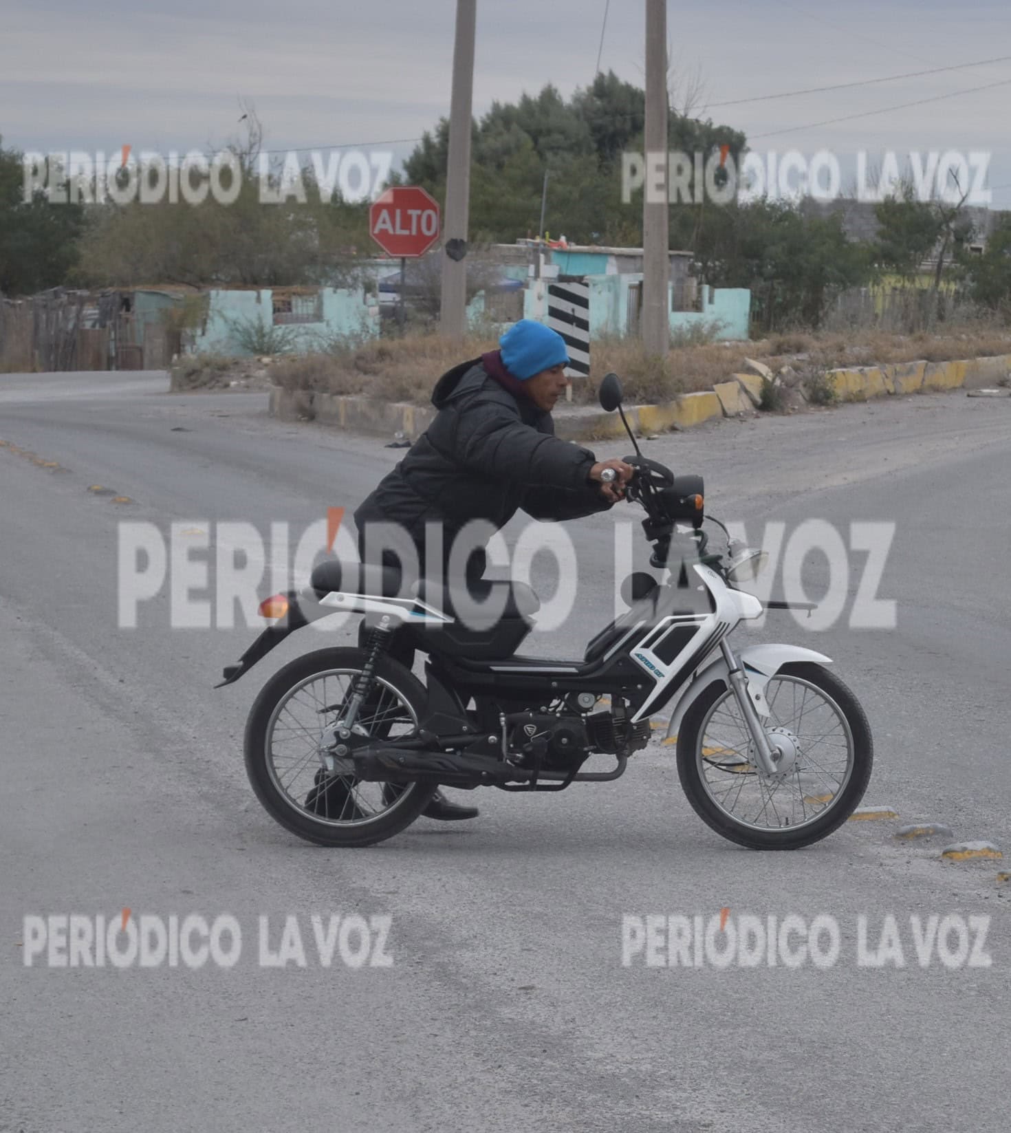 Embiste paisano a motociclista