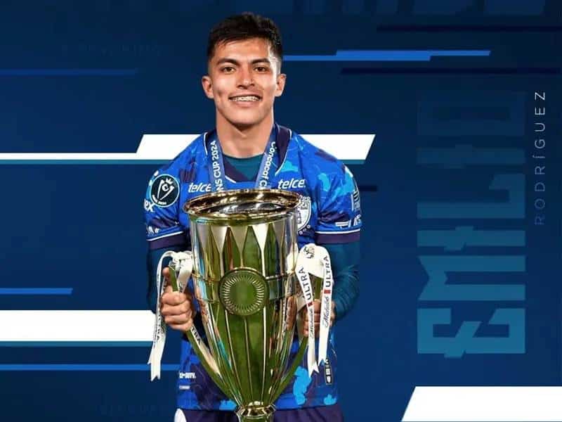 Pachuca sigue reforzándose para jugar dos torneos.
