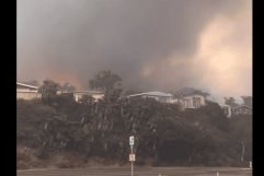 Incendio arrasa zona exclusiva de Los Angeles