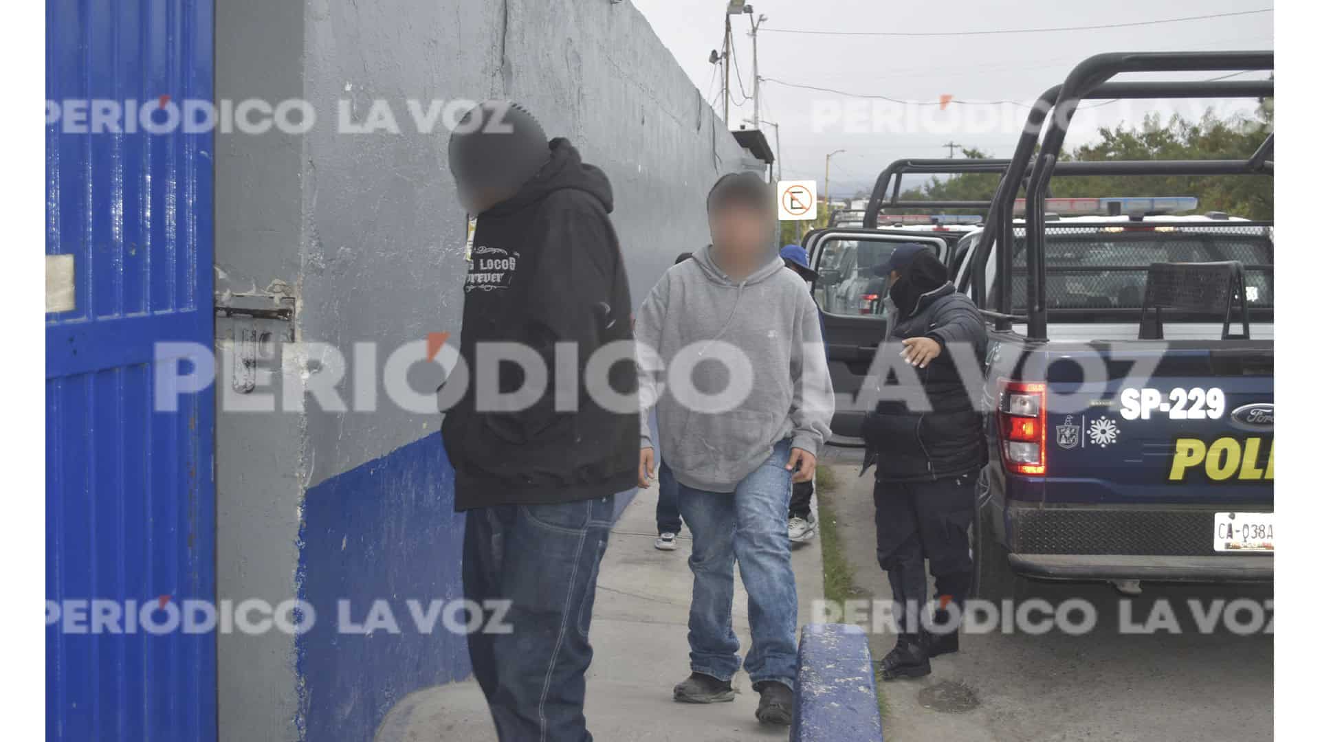 Detienen por riña a adolescentes y abuelo