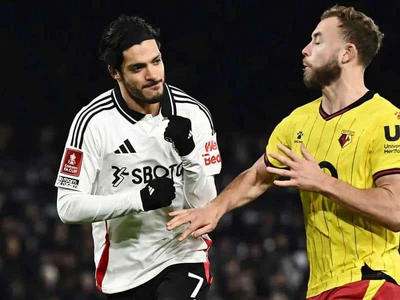 Raúl Jiménez sigue anotando en Inglaterra.