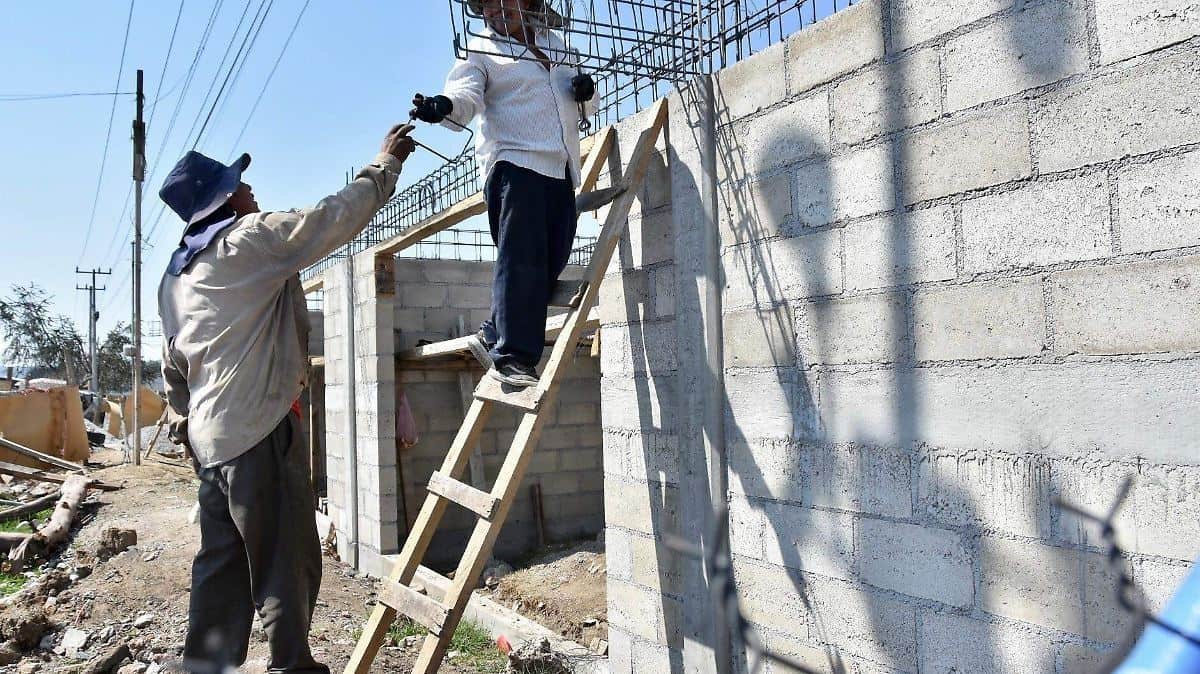 Constructores de vivienda afectados por iniciativa de Reforma al Infonavit.