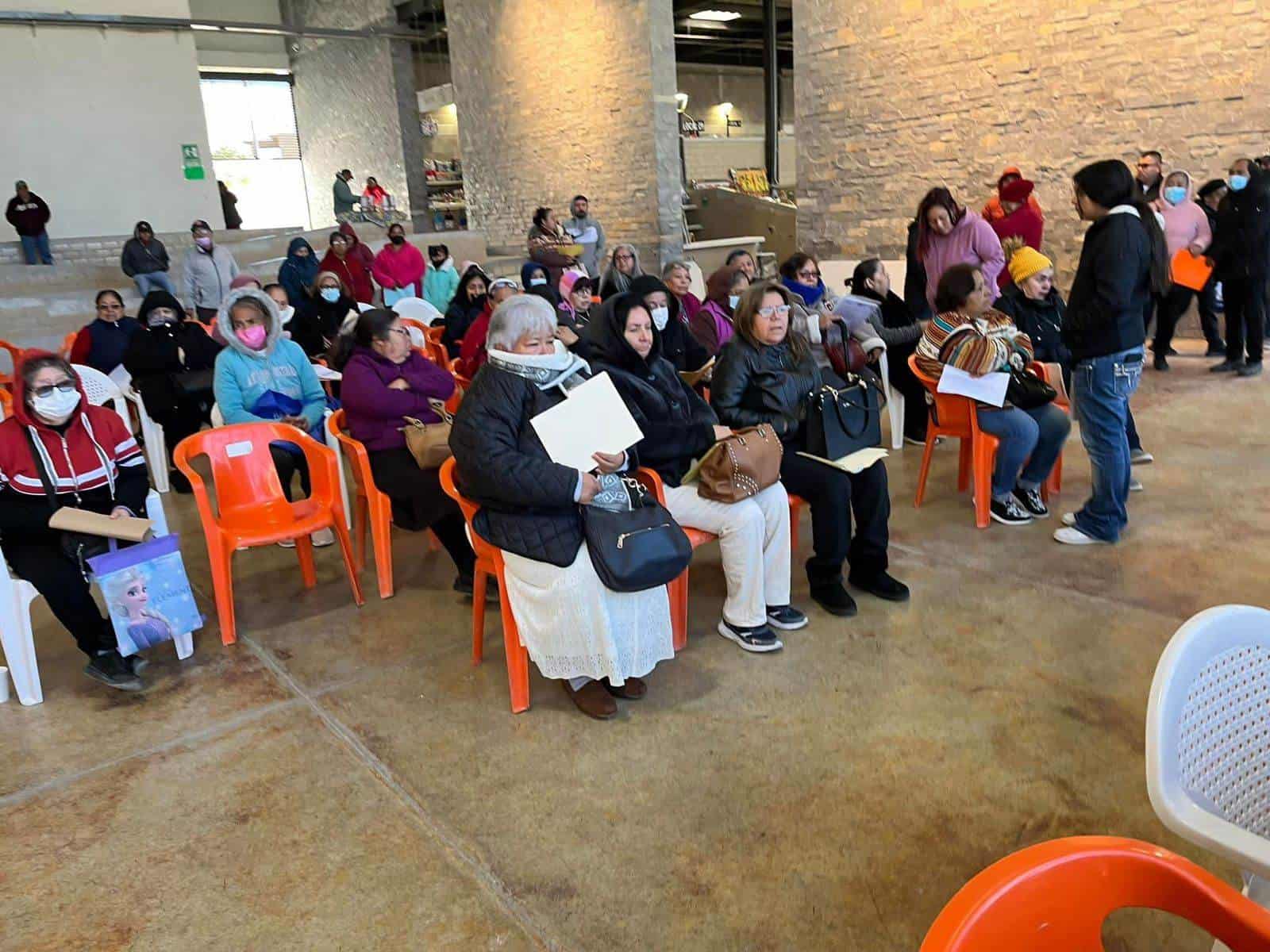 Arranca la entrega de apoyos federales en Ciudad Acuña: 143 mujeres reciben pensión