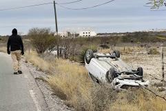 Vuelca su vehículo al quedarse dormido al volante camino a Las Tinajas