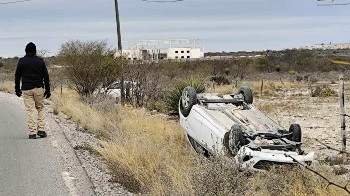 Vuelca su vehículo al quedarse dormido al volante camino a Las Tinajas Vuelca su vehículo al quedarse dormido al volante camino a Las Tinajas