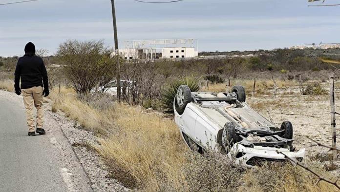 Vuelca su vehículo al quedarse dormido al volante camino a Las Tinajas