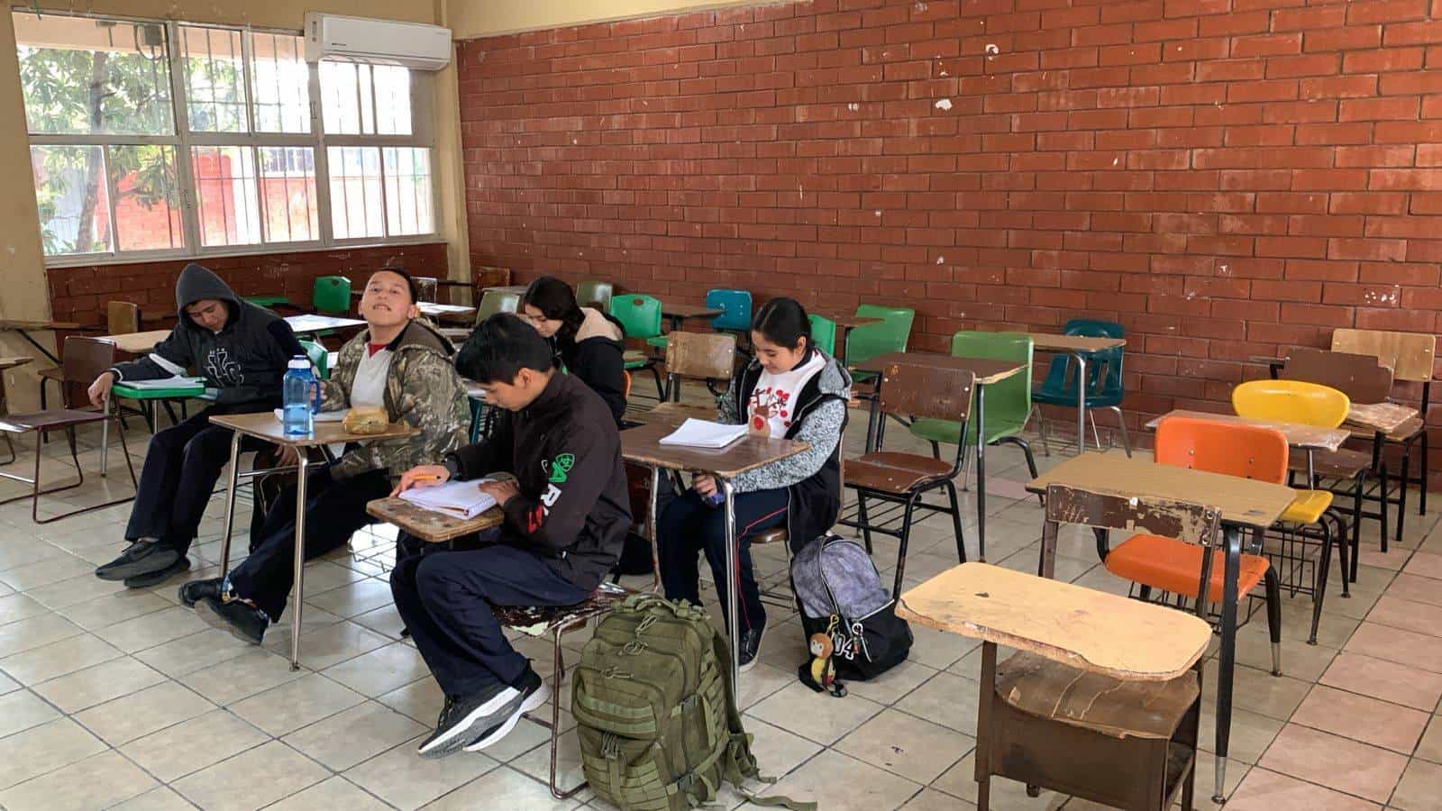 Padres de familia posponen regreso a clases en Ciudad Acuña por el clima frío