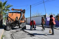 Sari sigue poniendo orden con bacheo en la Avenida Porfirio Díaz