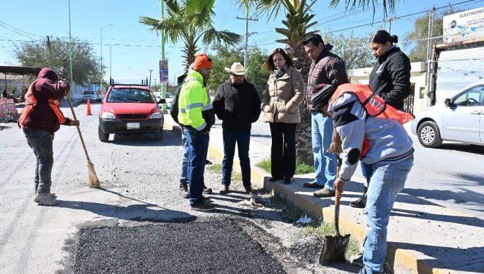 Sari sigue poniendo orden con bacheo en la Avenida Porfirio Díaz