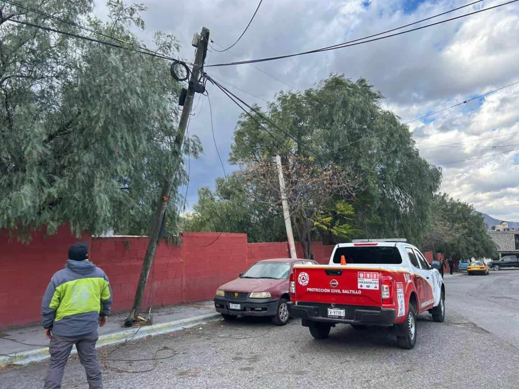 Deja viento y lluvia daños en la capital