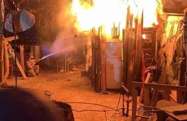 Incendio Consume Vivienda en el Centro de Nava