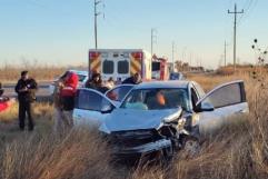 Accidente entre Auto y Tráiler Deja Dos Personas Lesionadas en la Carretera Federal 57