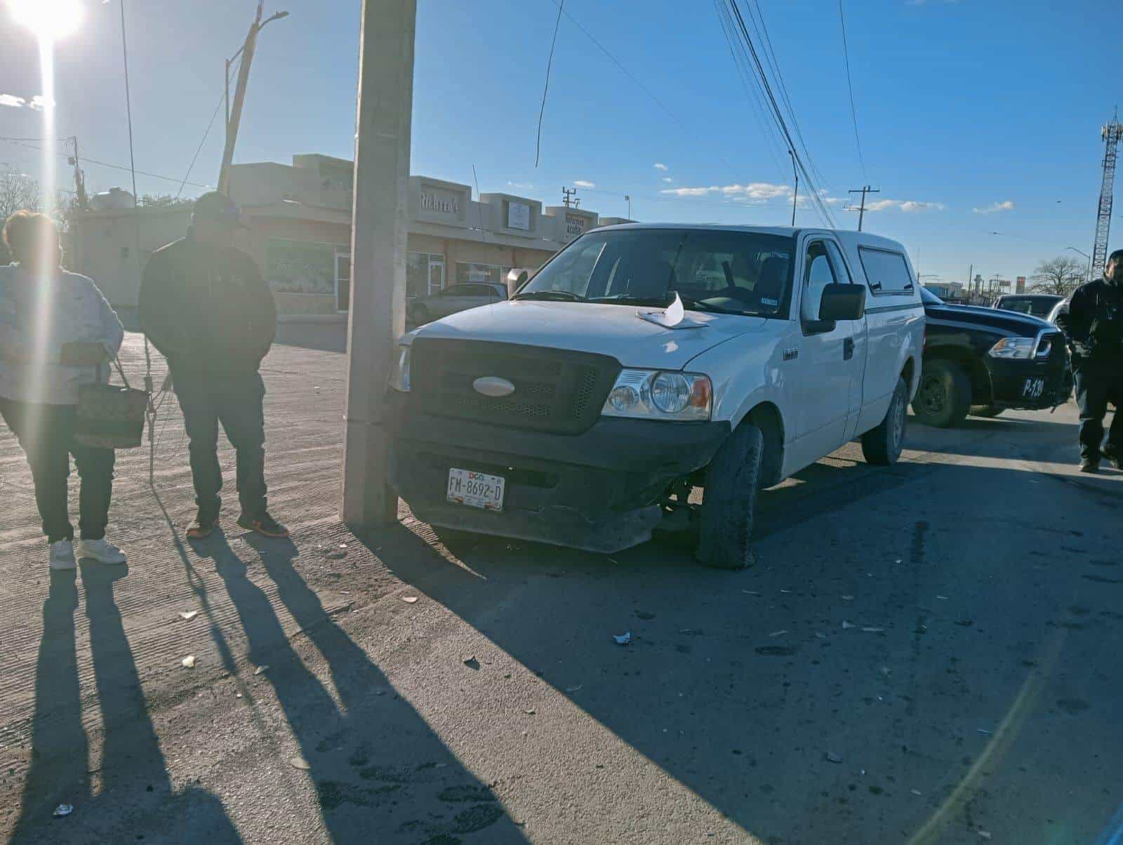 Joven Pierde el Control y Choca Camioneta