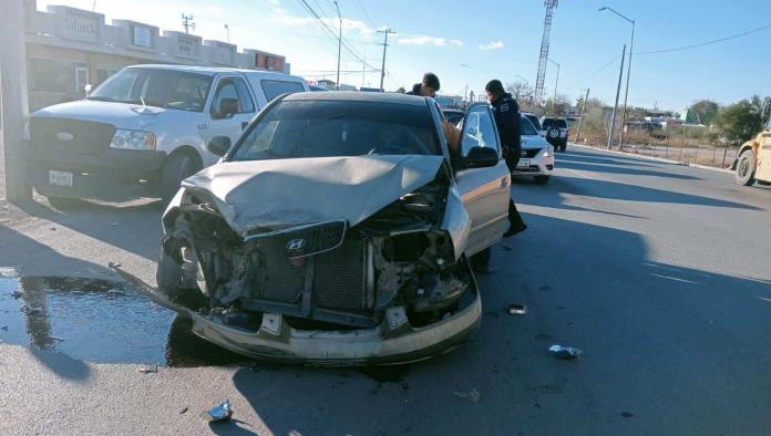 Joven Pierde el Control y Choca Camioneta